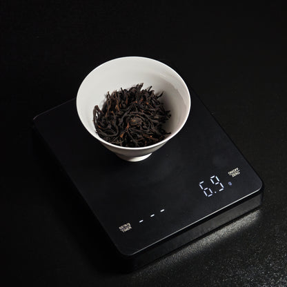 Loose-leaf tea in a bowl on the digital scale