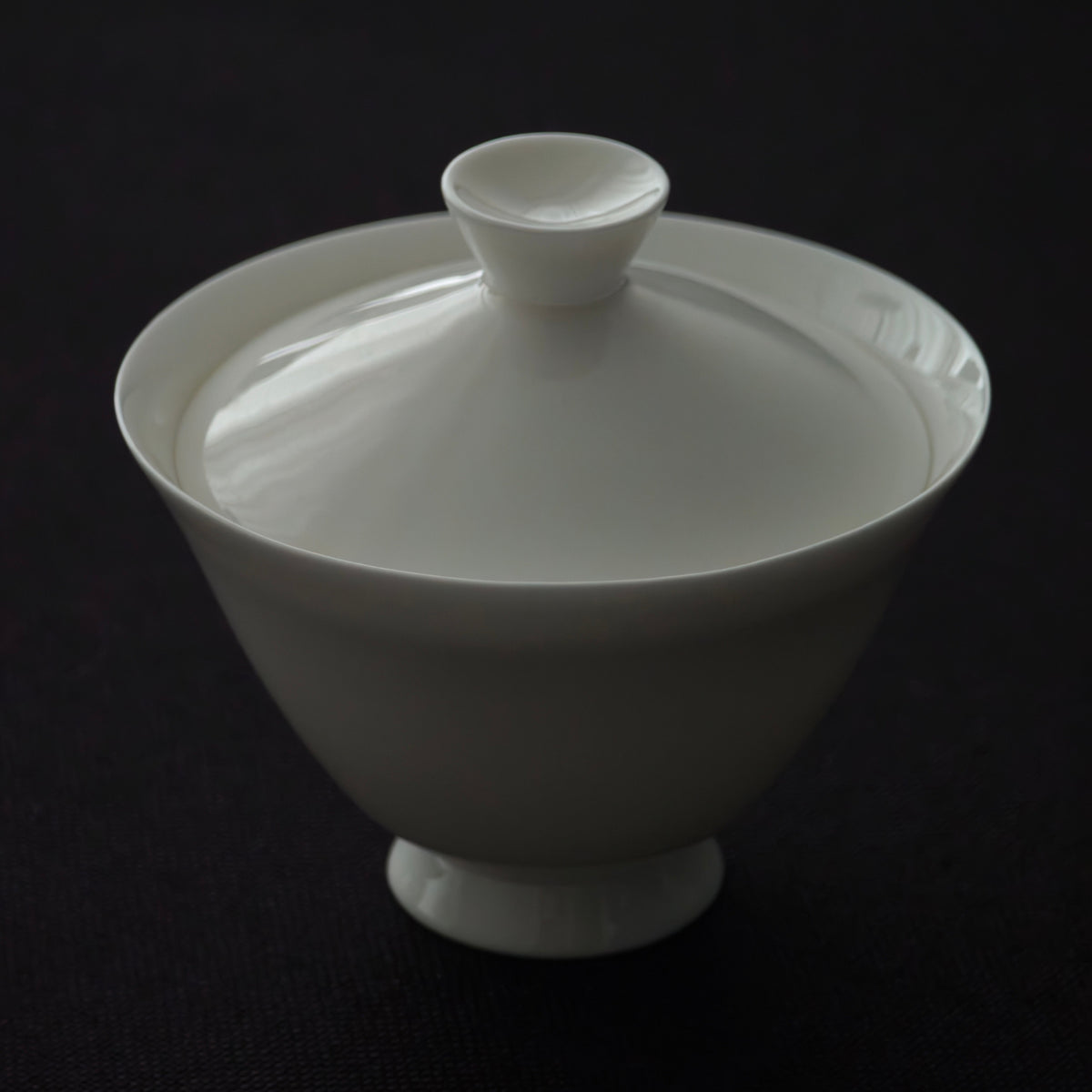 White gaiwan with matching lid