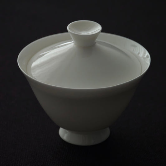 White gaiwan with matching lid