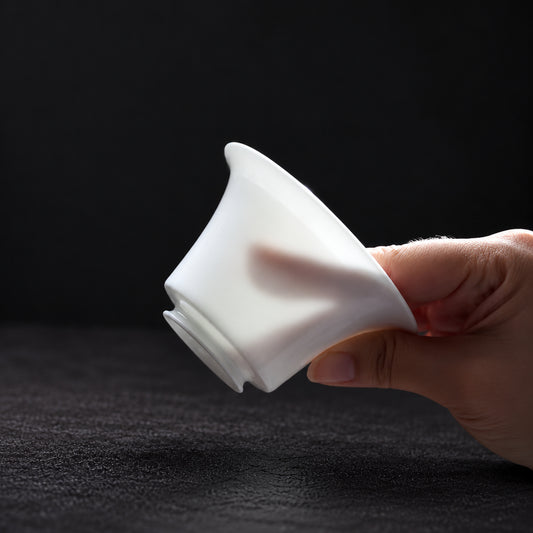 Hand holding the thin porcelain gaiwan bowl