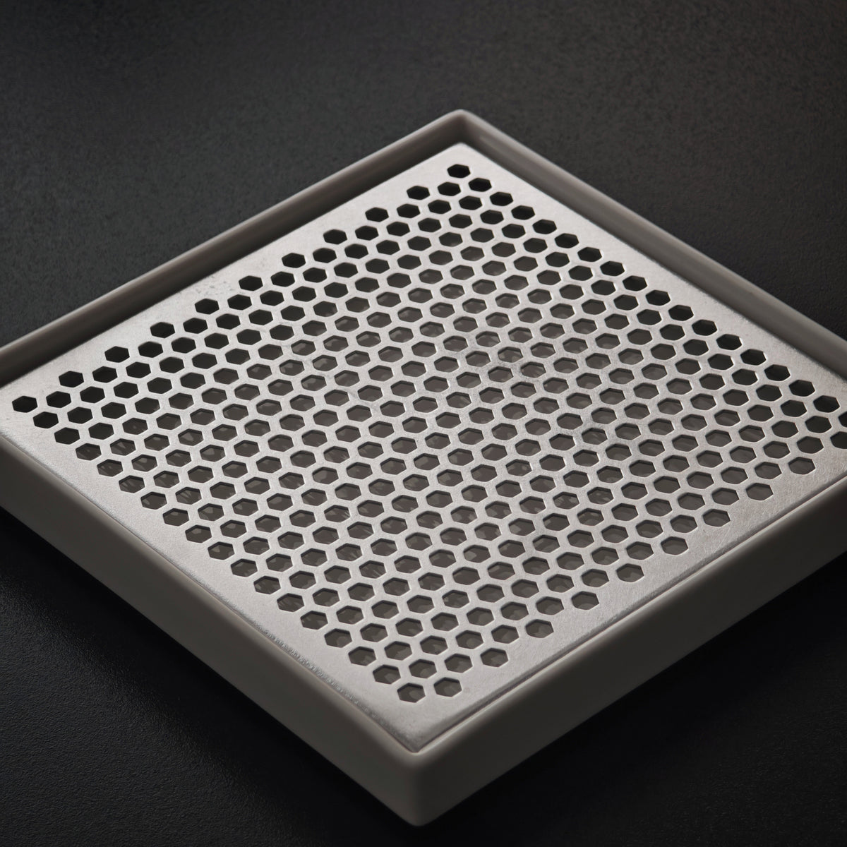 White porcelain tea tray with honeycomb aluminum insert