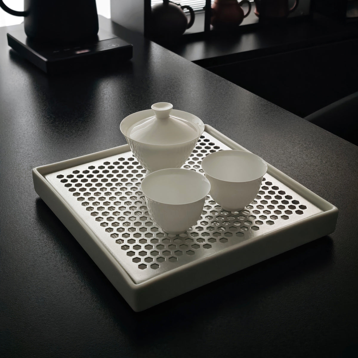 Gaiwan and teacups arranged on the white tea tray
